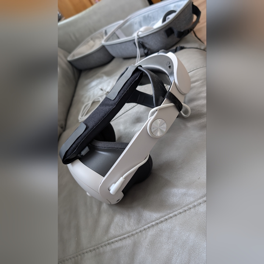 VR Headset with Adjustable Strap